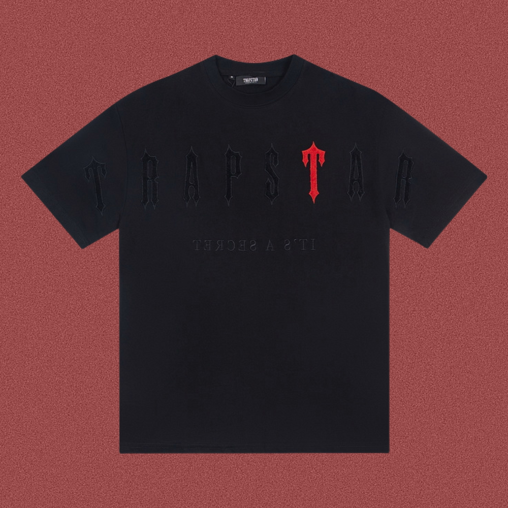 Trapstar Tonal & Red Embossed Gothic Logo Tee - Black/Red